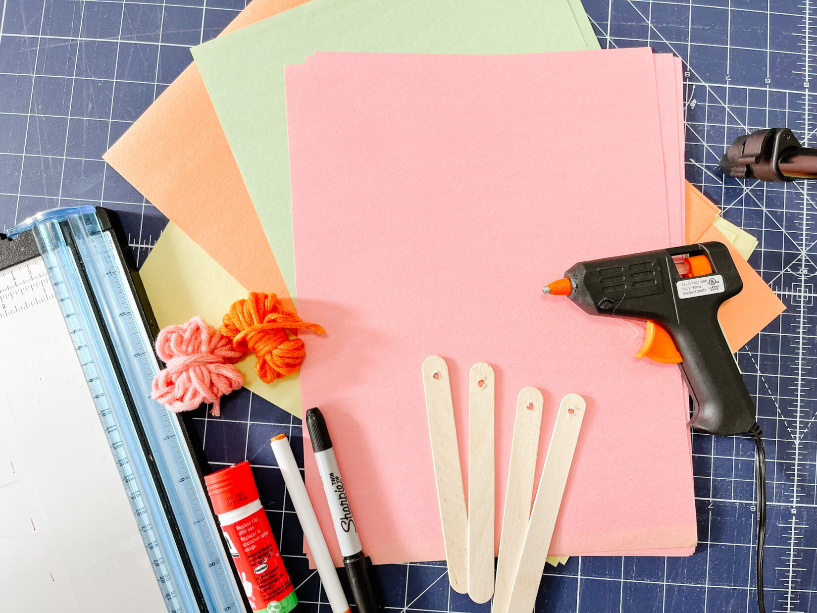 kids summer craft - how to make a paper fan - sew bright creations