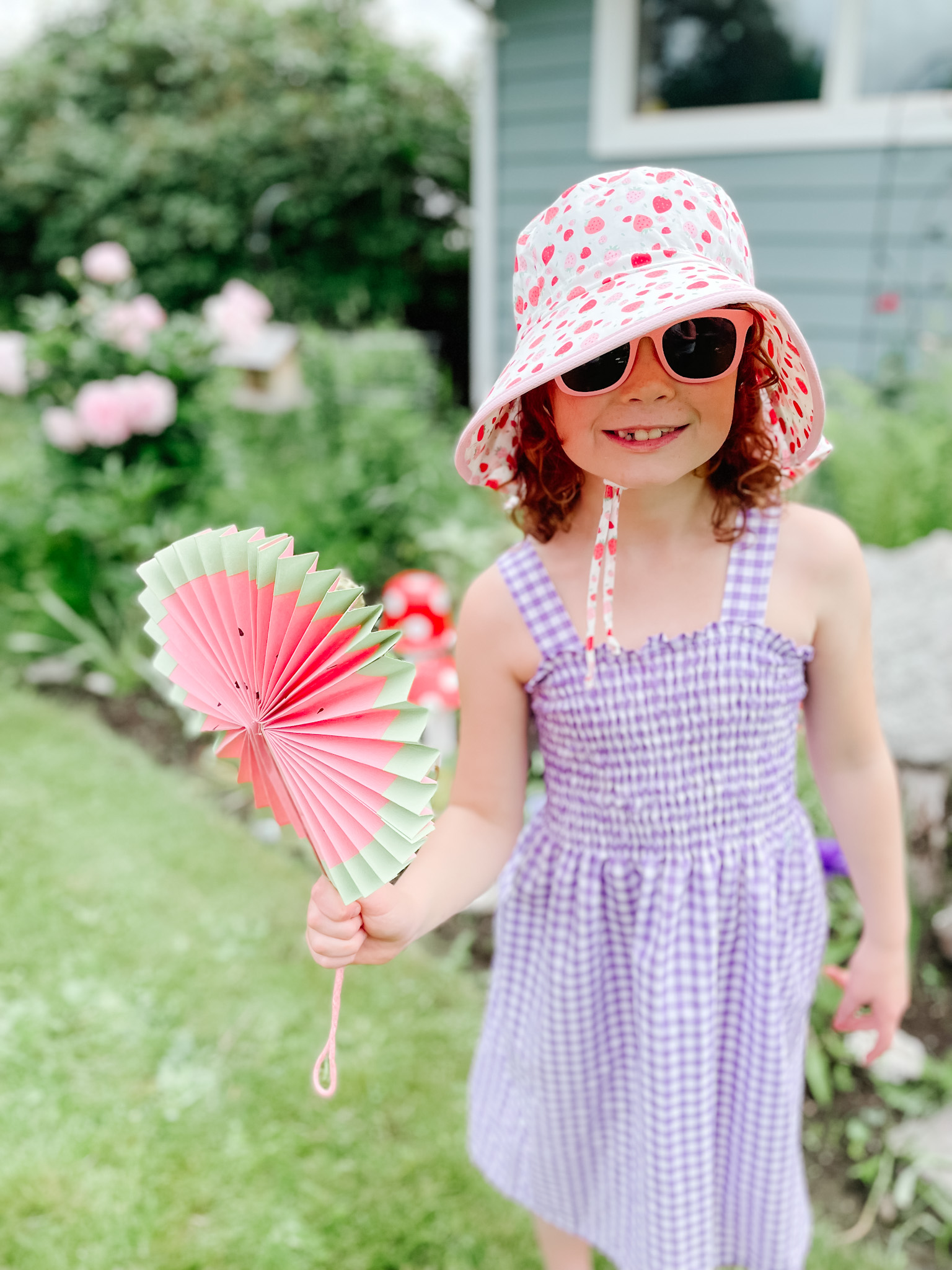 kids summer craft - how to make a paper fan - sew bright creations