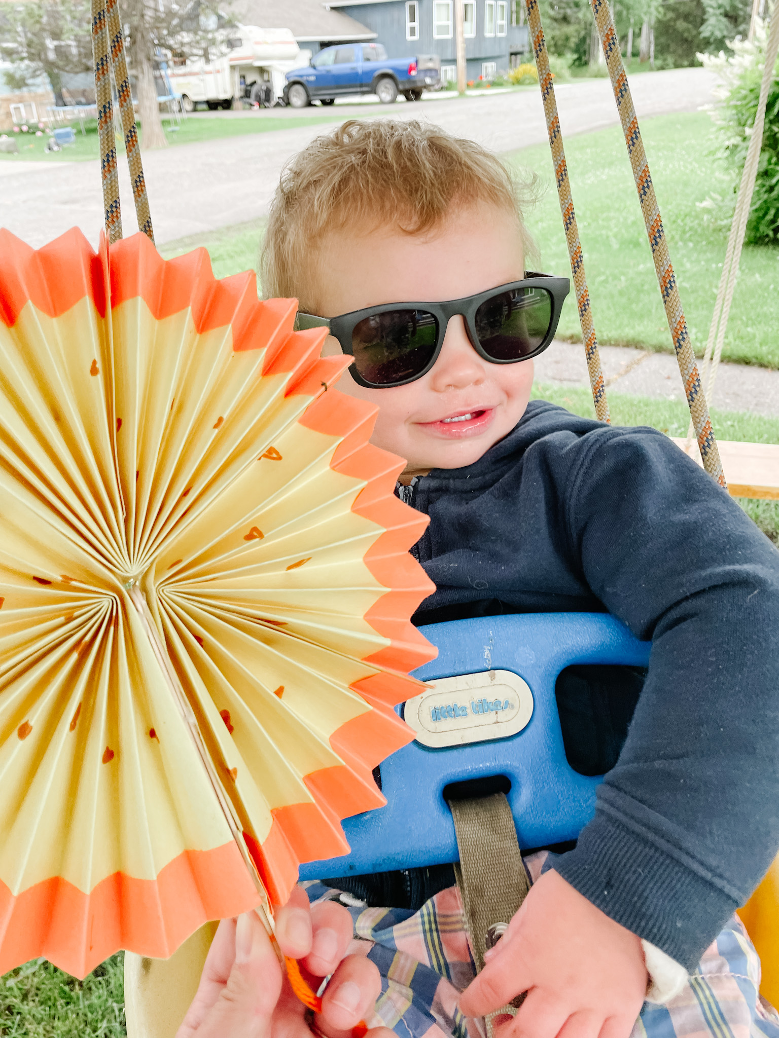 kids summer craft - how to make a paper fan - sew bright creations