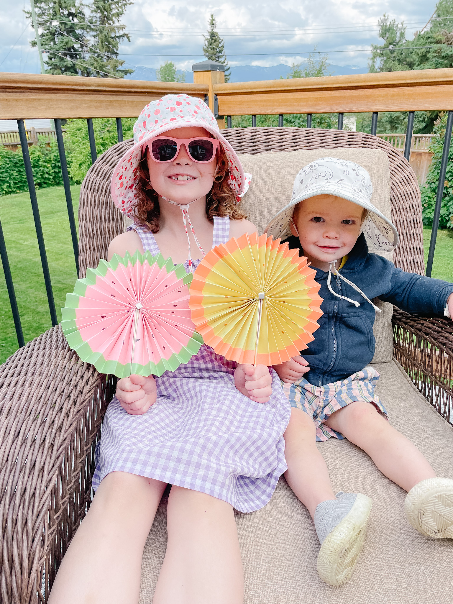 kids summer craft - how to make a paper fan - sew bright creations