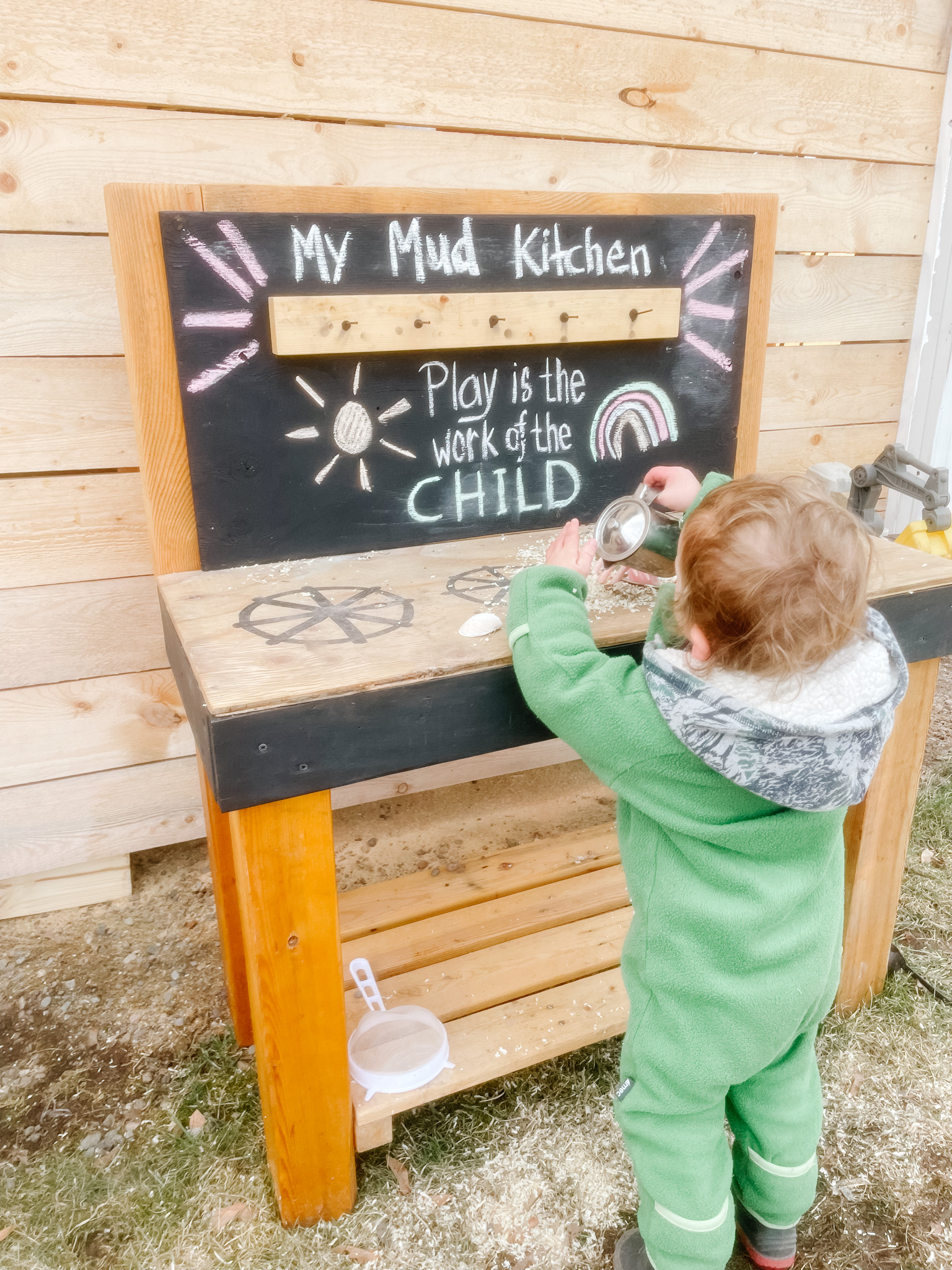 DIY Mud Kitchen - FREE PLANS