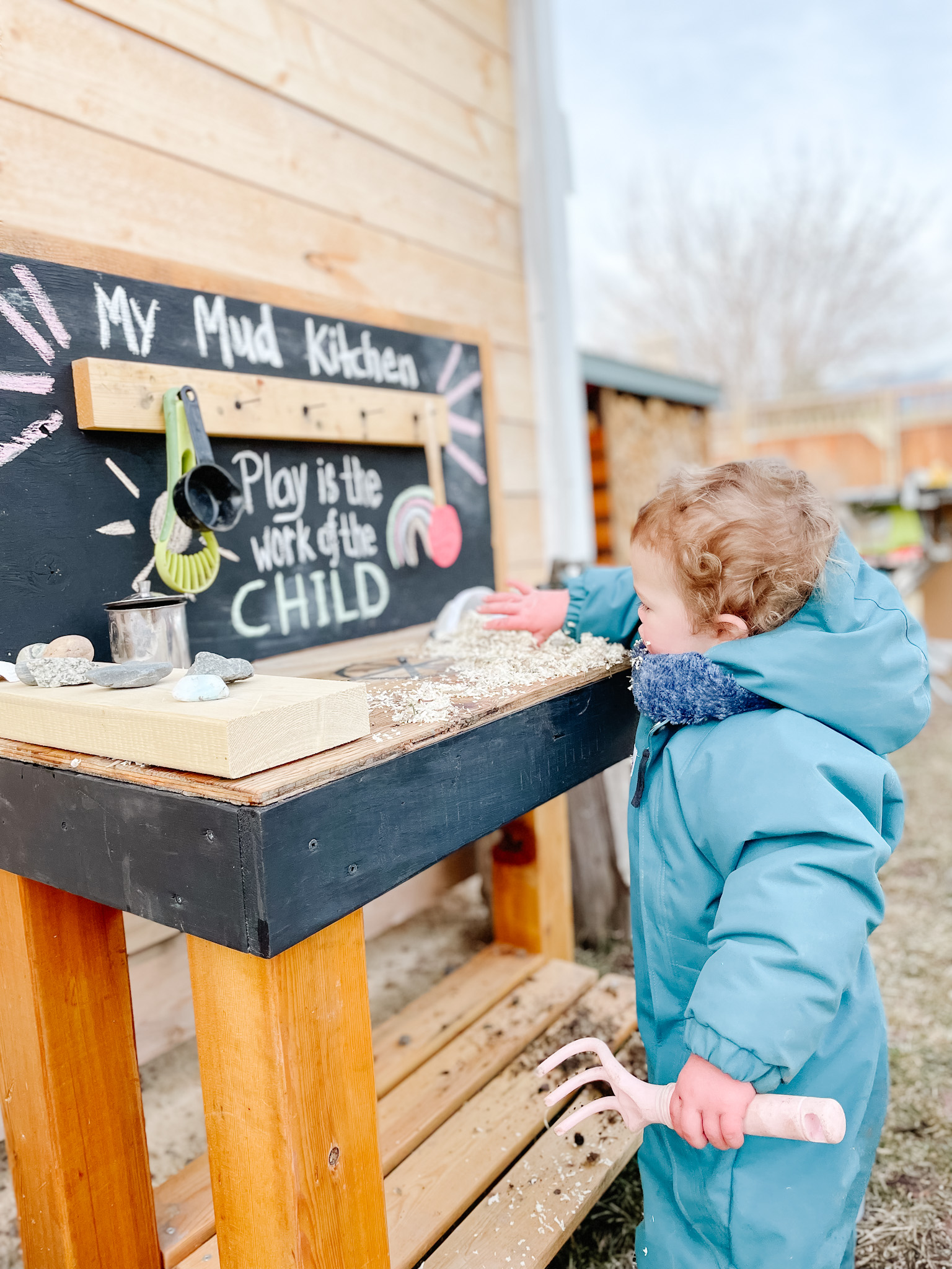 DIY Mud Kitchen - FREE PLANS